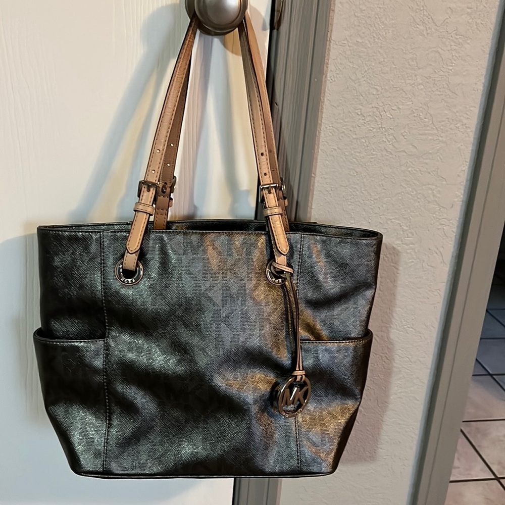 Michael Kors Jet Set signature tote in gunmetal